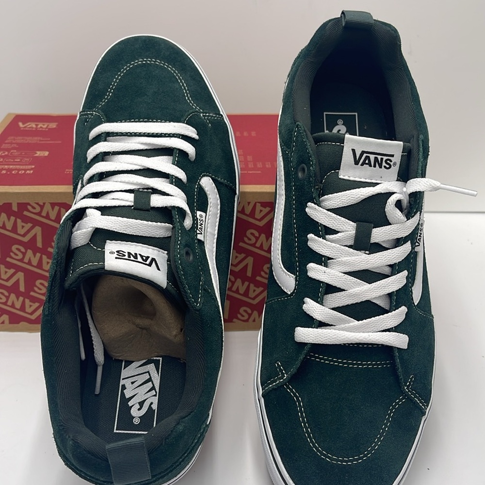 Vans Men’s Filmore Suede Scarab/White
VN000CSUDDF
Sneakerss - Picture 12 of 16